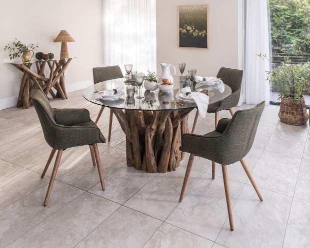 Round Dining Tables: Why They Work So Well in Smaller Homes