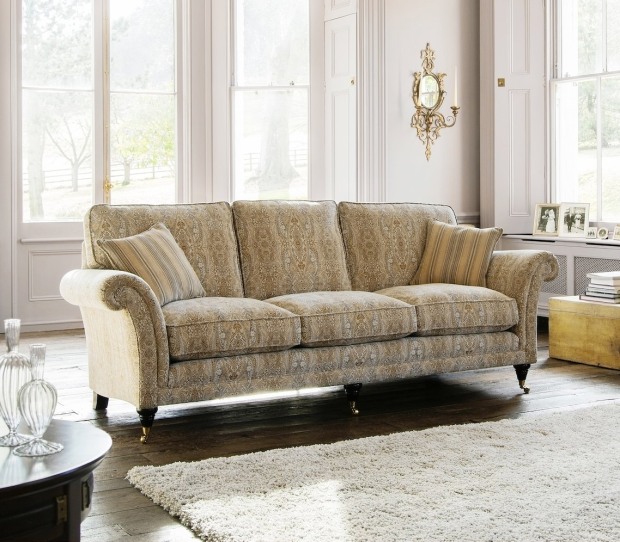 How to Pick a Sofa That Suits a Smaller Living Room