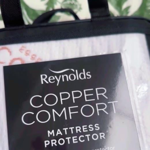 Too hot to sleep? Meet your mattress’s new summer essential ☀️ Our Reynolds Copper Comfort Matt...